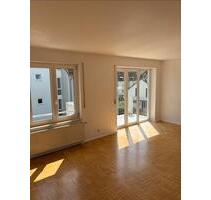 Helle 3-Zimmer Wohnung mit Balkon, Keller und Garage - Steinheim am Albuch