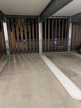 Foto - Stellplatz Fahrzeug Wohnwagen Garage Auto Parkhaus