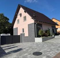 Massives Einfamilienhaus mit Garten, Garage und viel Platz - Mauchenheim