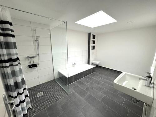 Foto - Moderne 3-Zimmer-Maisonette mit Dachterrasse – 100 m², Einbauküch