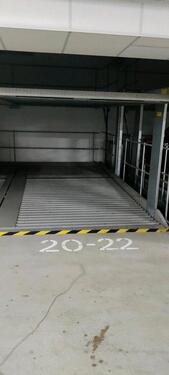 Foto - ein Parkplatz in Doppelparker in Lahnstraße Gallus