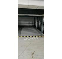 ein Parkplatz in Doppelparker in Lahnstraße Gallus - Frankfurt am Main Niederrad