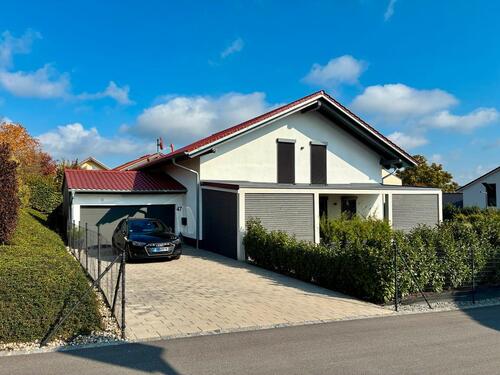 Foto - Modernes Einfamilienhaus mit Pool