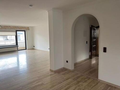 Foto - Große Wohnung mit Terrasse und Balkon ab sofort zu vermieten