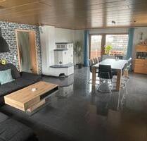 Erdgeschosswohnung mit Südbalkon, Carport und Kellerraum - Hüttlingen