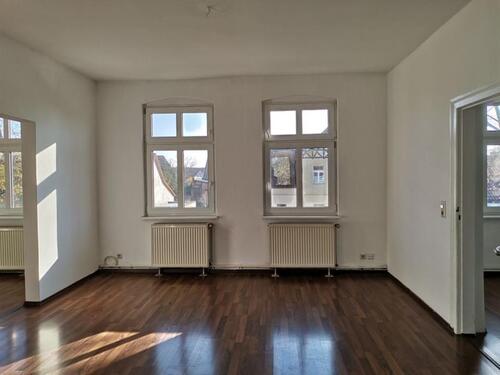 Foto - Großzügige 5-Raum-Wohnung mit 2 Tageslichtbädern, 1.OG