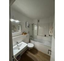 Top Modernisierte 3-Zimmer-Wohnung mit Balkon in ruhiger Parklage - Hamburg Wandsbek