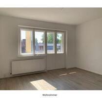 Renovierte WG-geeignete Wohnung |3 Räume |Balkon |EBK |Anmeldung - Berlin Reinickendorf