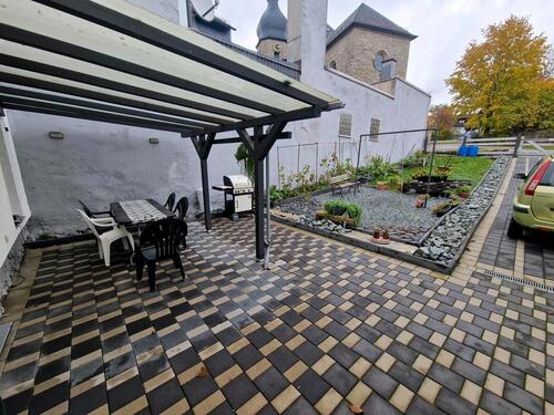 Foto - Haus zum Verkauf mit Garten und Laden