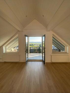 Foto - 3-Zimmer DG-Wohnung mit Balkonen, Wallbox, A3 Anbindung