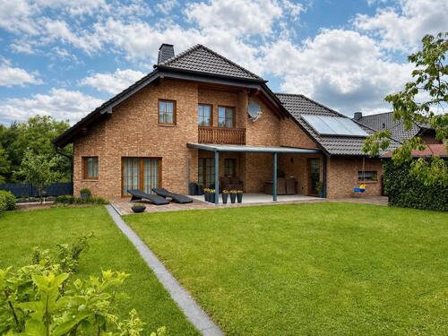 Foto - Einfamilienhaus, Einliegerwohnung, Garage & Garten - Altenkirchen