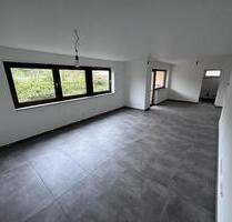 Kernsanierte 2,5-Zimmer-Wohnung mit Terrasse - Leonberg