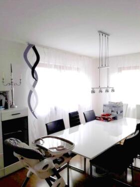 Foto - Geräumige und helle 3 - Zi.-Whg. mit Balkon, Terrasse u. Garten.