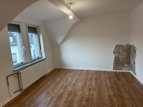 Foto - Idar, 2 Zimmer, Küche, Bad Mietwohnung (DG), frisch saniert,