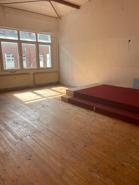 Foto - 6 Zimmer 180 qm , - 1.599,00 EUR Kaltmiete,