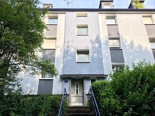 Foto - Frisch renovierte 3-Zi.-Whg. mit Tageslichtbad und Balkon