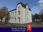 Foto - Praxishaus mit genügend Praxis- Abstell- und Parkfläche, zentral in Schladern!