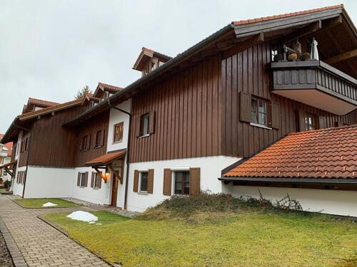 Foto - Gemütliche 2-Zimmer-Mansardenwohnung und Stellplatz in Durach