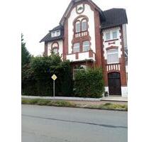 Zentrale 4-Zimmer-Wohnung + 1 Hobbyraum, Einbauküche - Steinheim