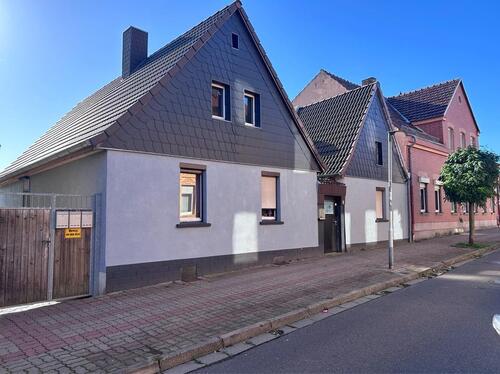 Foto - Kleines sanierungsbedürftiges Einfamilienhaus in Helbra