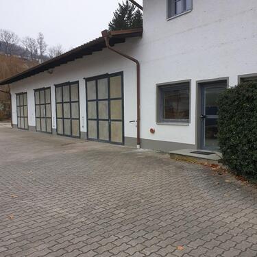 Foto - Kfz.-Werkstatt Gewerberaum - 2.500,00&nbsp;EUR Kaltmiete, ca.&nbsp; 5,50&nbsp;m&sup2;