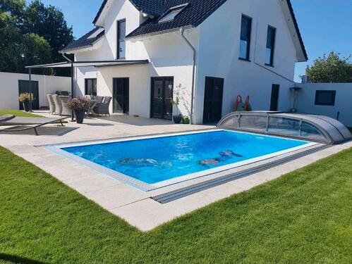 Foto - Freistehendes Einfamilienhaus mit überdachtem Pool und Sauna