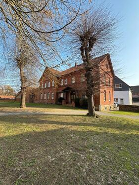 Foto - Großes Haus mit Keller, 262 m², Garten & Einliegeroption