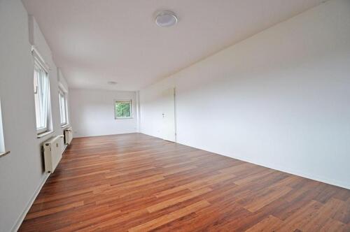 Foto - Bausendorf: 2ZKB Wohnung im 1.OG mit 70 qm Wohnfläche