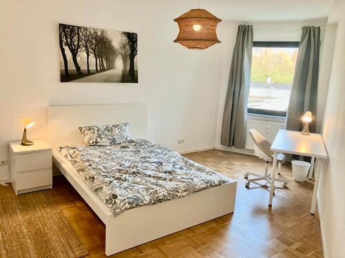 Foto - Schönes, großes, möbliertes WG Zimmer in 4er WG