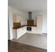 Sehr gepflegte 3-Zimmer-Wohnung mit Balkon und Tiefgaragenplatz - Steinbach (Taunus)