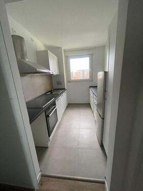 Foto - Erstbezug nach Renovierung: 3 Zimmer, EBK, XXL-Balkon, Aufzug, Stellplatz, Nähe Main