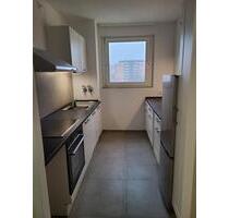 Erstbezug nach Renovierung: 3 Zimmer, Einbauküche, Balkon, Stellplatz, Abstellraum, Nähe Main - Frankfurt am Main Nied