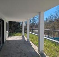 Wohnen in Mittefels ! Neubauwohnung mit überdachter Terrasse und Garten! - Straubing