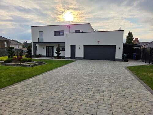 Foto - Modernes Einfamilienhaus mit großzügiger Ausstattung