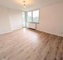 **Frisch renoviert: +Balkon +neuer Laminat +weiße Wände +neues Badezimmer** - Marl Alt-Marl