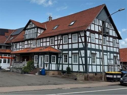 Foto - Neu 5-6 Zimmer EBK, 2 Bäder, 2 Kaminöfen,Balkon Neu renoviert!