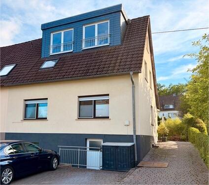 Foto - Modernes Einfamilienhaus mit Garten und ausgebautem Dachgeschoss