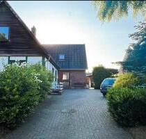 Dreifamilienhaus mit großem Grundstück in Gnarrenburg