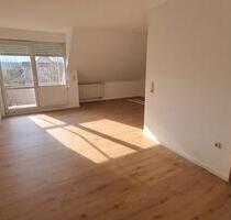 Helle 68 m² 2-Zi.-DG-Whg | Südwest-Balkon | TG-Platz I neue Küche - Puchheim