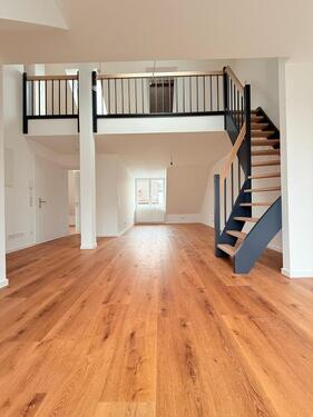 Foto - Exklusives Wohnen im Ostend – Stilvolle 3-Zimmer-Maisonette mit Skylineblick