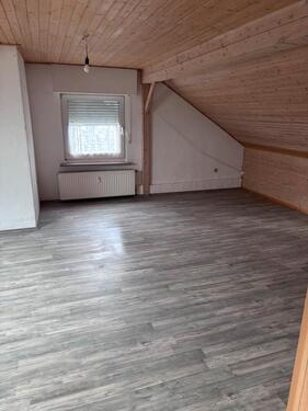 Foto - Renovierte Dachgeschosswohnung, 70qm, 3 Zimmer, Küche + Bad