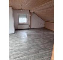 Renovierte Dachgeschosswohnung, 70qm, 3 Zimmer, Küche + Bad - Büren