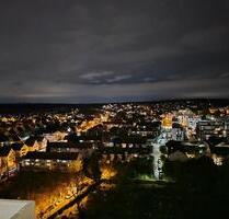 Saniert und unvermietet: 2-Zi Apartment mit Penthouse-Charakter - Langen (Hessen)
