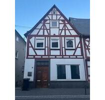 Grosse Wohnung in Altbau in Rhens 138 qm5 Zimmer Küche ,Bad,Flur - Koblenz Horchheim