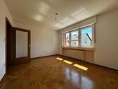 Foto - Bezugsfreie 2-Zimmer-Wohnung in gepflegtem Dreiparteienhaus!