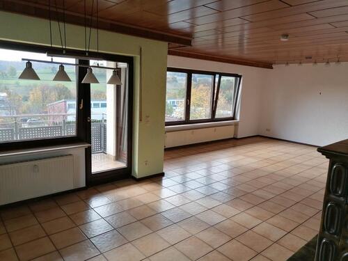Foto - Große 4 Zimmer Wohnung in Weibersbrunn mit großem Balkon