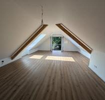 lichtdurchflutete Dachgeschosswohnung mit Gartennutzung - Bielefeld Brackwede