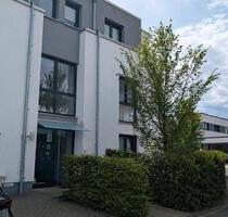 Gartenwohnung wie ein Haus – 300 m² Privatgarten & Südterrasse - Baunatal