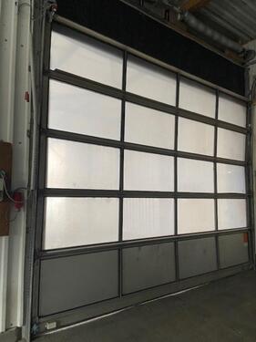 Foto - Gewerbehalle - 4m Sektionstor - 2.000,00&nbsp;EUR Kaltmiete, ca.&nbsp; 700,00&nbsp;m&sup2;