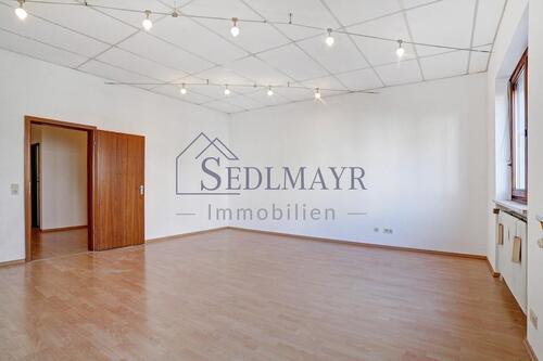 Foto - VERMIETUNG: Büro- Praxisfläche direkt an der S-Bahn in Neugilching!